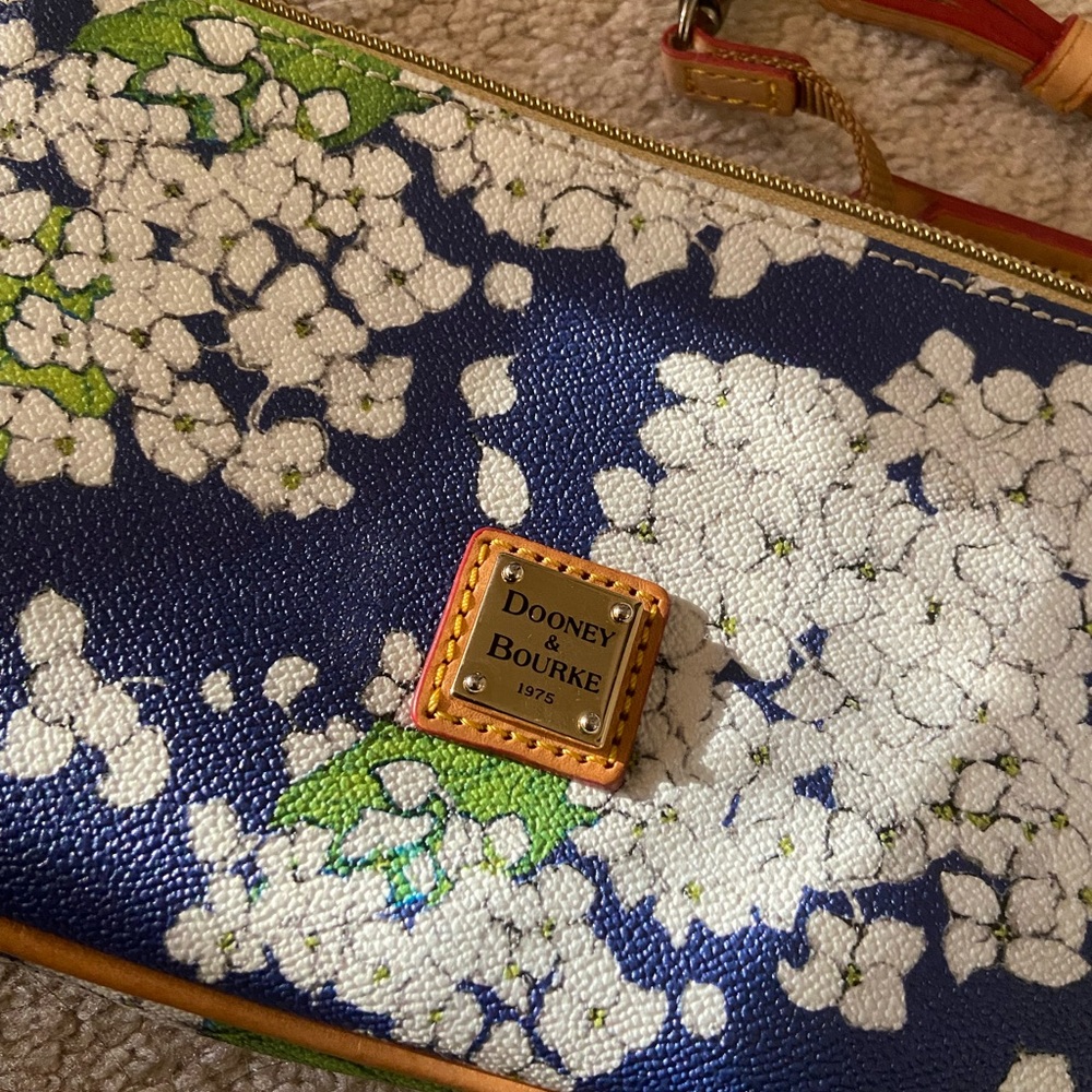 dooney and bourke blue floral crossbody - Picture 5 of 5